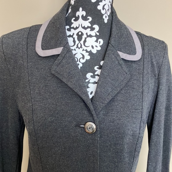🛑SOLS❤️CAbi ponte twill Crew dark gray blazer wit/light gray piping - Picture 3 of 11